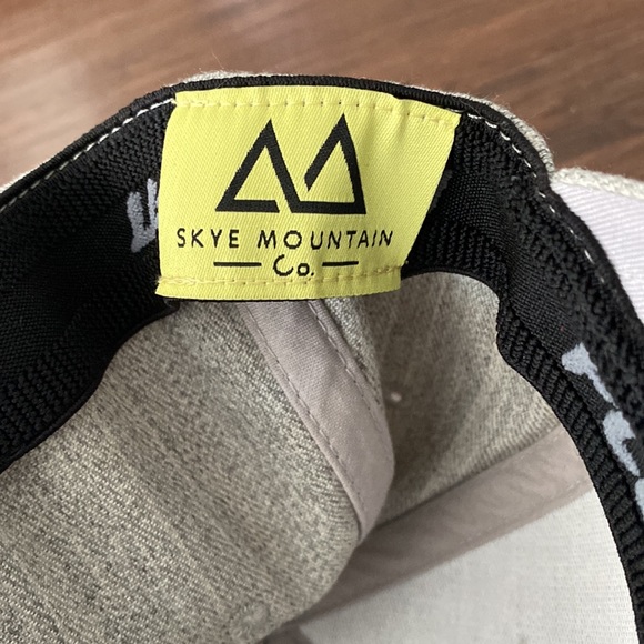 Skye Mountain grey hat EUC - Picture 4 of 5